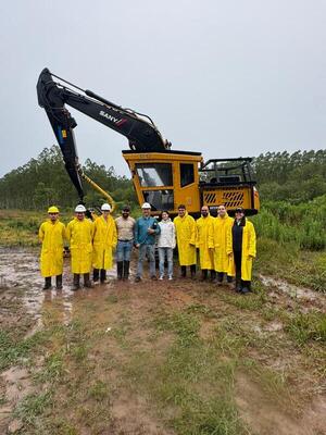 Timbo entrega la primera excavadora forestal SANY 215F con el primer cabezal procesador TIGERCAT 544 a forestal Paraguay - Amigo Camionero