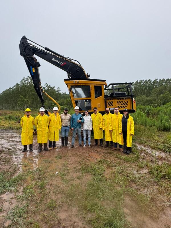 Timbo entrega la primera excavadora forestal SANY 215F con el primer cabezal procesador TIGERCAT 544 a forestal Paraguay - Amigo Camionero