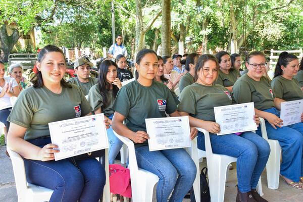 Jefas de Hogar del Guairá Rompen Barreras en Trabajo Rural