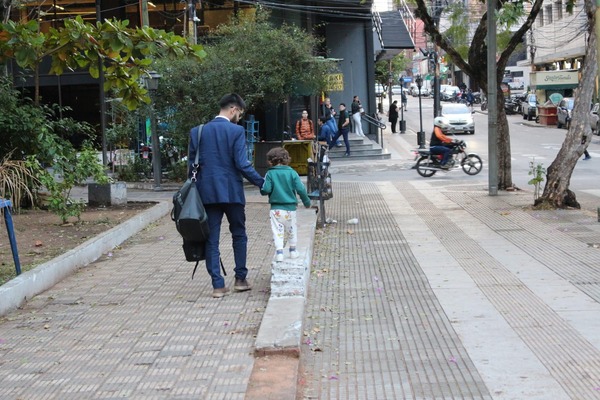 Asunción: Gran Apego Cívico, Pero Insatisfacción en Servicios