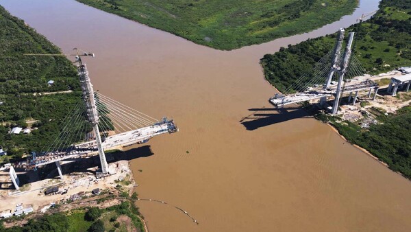 El Puente Bioceánico, a 150 metros de unir Paraguay y Brasil