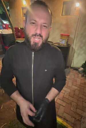 Popular / (VIDEO)Parrillero ojestafa en una farra de 15 años