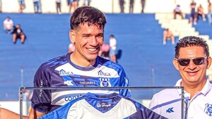 César Castro renueva compromiso con el “2”