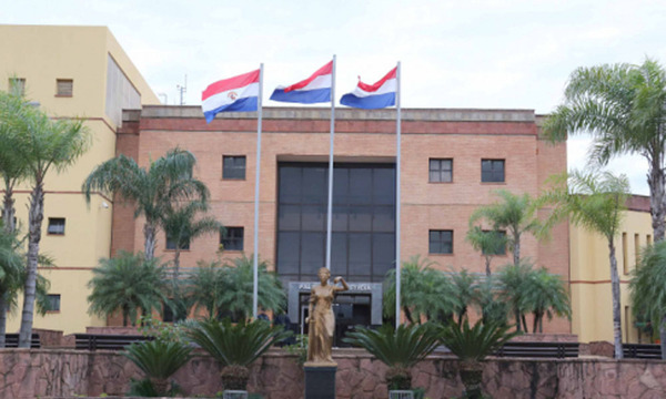 Convocan a manifestación en Coronel Oviedo en apoyo a madre que denuncia retención de su hijo - OviedoPress