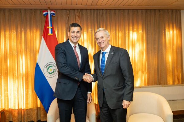 Santiago Peña felicita a José Antonio Kast por su elección como presidente de Chile