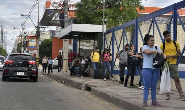Esta mañana, el Ministerio de Trabajo intentará frenar huelga de choferes en una tripartita - Economía - ABC Color