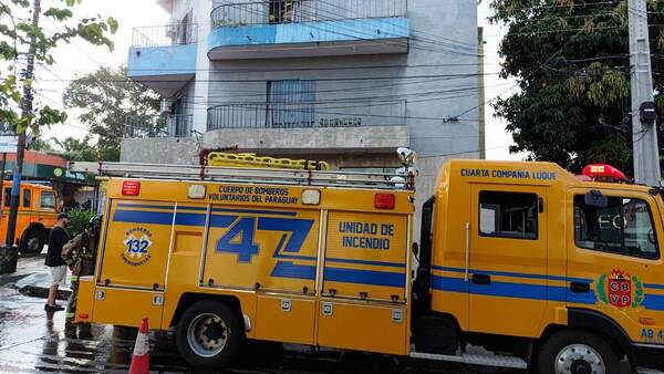 Cargador de celular provoca incendio en céntrico departamento •