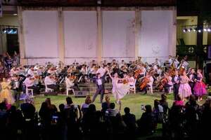 OSCA: Gran Vals en la Plaza Naciones Unidas