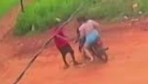 Popular / Celoso pescó y atacó a mototaxi que llevaba a su doña