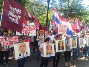 Manifestación frente al Poder Judicial contra reunión de ministros de la Corte
