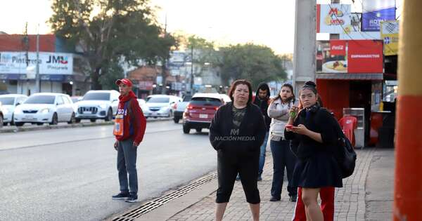 La Nación / Sin acuerdo, transportistas mantienen huelga