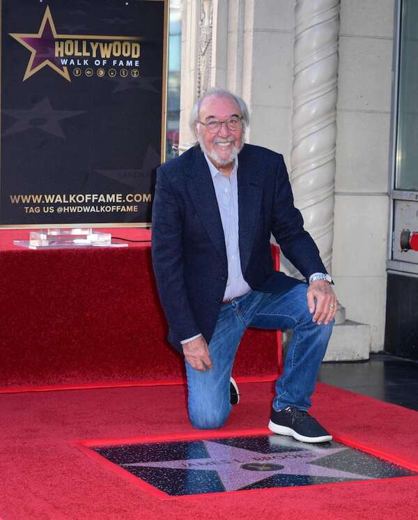 James L. Brooks, productor de Los Simpson, recibió su estrella en el Paseo de la Fama - Gente - ABC Color