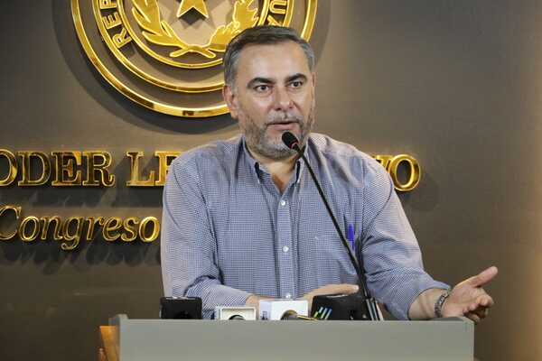 Senaduría vitalicia: «estimo que HC quiere venir a poner orden en su tropa»