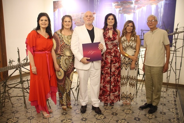 Christian Ceuppens presentó su libro–catálogo con apoyo de Pechugón