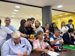 Huelga de choferes se mantiene