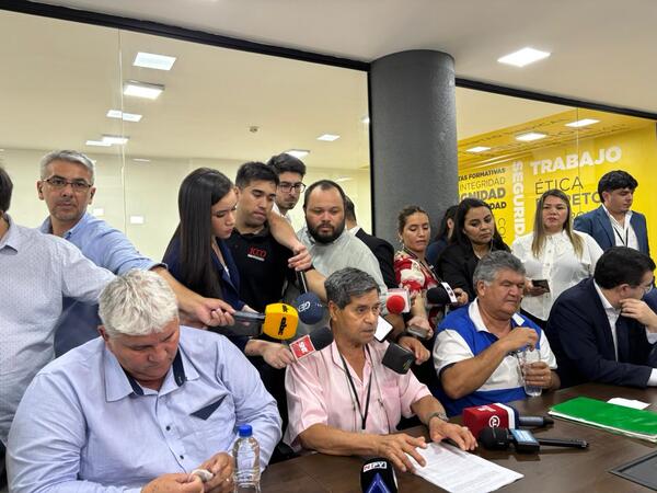 Huelga de choferes se mantiene