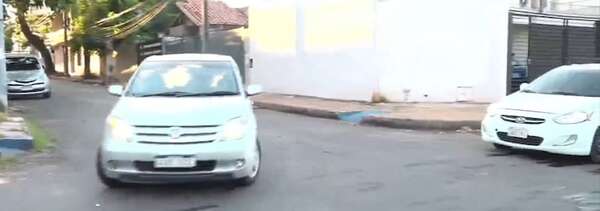 Vecinos de Asunción exigen señalización para evitar más accidentes en cruce peligroso - Nacionales - ABC Color