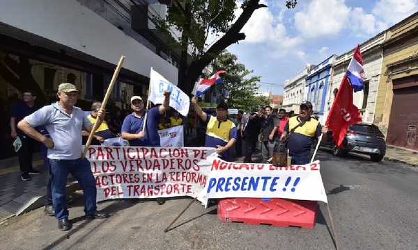 Choferes rechazan propuesta oficial y confirmaron paro para el área metropolitana - OviedoPress