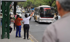 Choferes confirman huelga para mañana y miércoles tras no llegar a un acuerdo con el Gobierno - Noticiero Paraguay