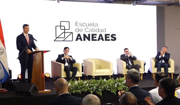 Santiago Peña: “La calidad en la educación no se negocia y es la base del desarrollo del Paraguay”