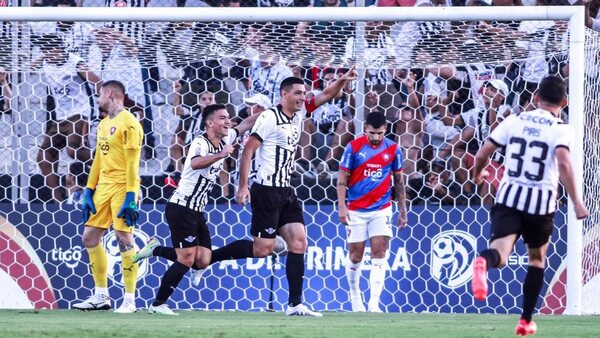 Cerro Porteño sería unas de las opciones que maneja "Tacuara" Cardozo para su retiro