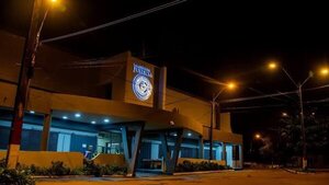 Guardias y agentes de la FOPE frustran la fuga de un preso que trepó el muro del penal de Tacumbú