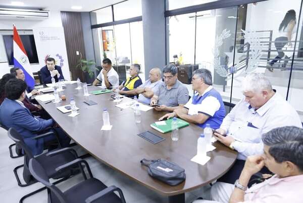 Choferes apuntan a que no existe voluntad política para frenar la huelga - Economía - ABC Color