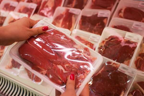 Ante precios altos, Valdovinos ratifica plan de importar más carne de Brasil - Economía - ABC Color