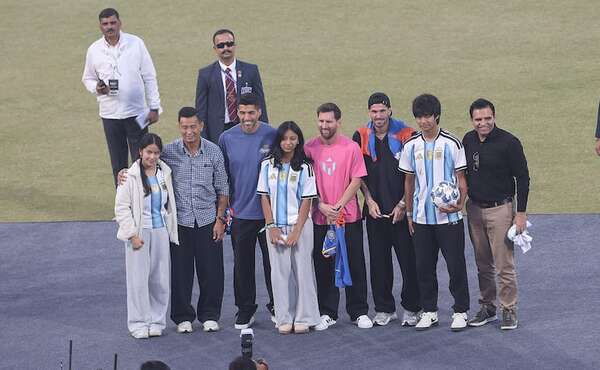 Una foto y un saludo con Messi en la India, una experiencia de más de 11.000 dólares - Fútbol Internacional - ABC Color