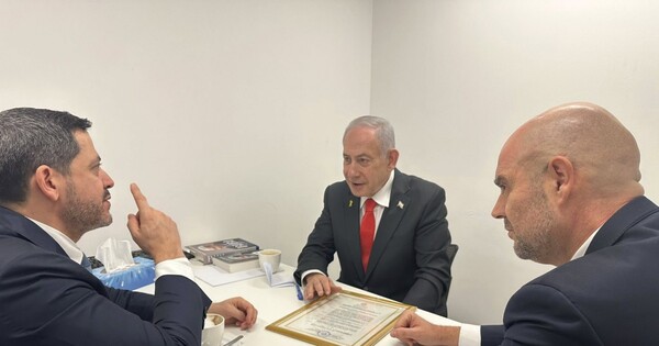 Netanyahu hizo que Latorre lo acompañara al tribunal donde lo juzgan por corrupción