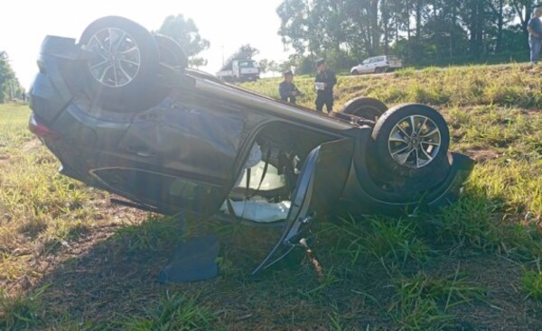 Triple choque con vuelco deja varios lesionados en la Ruta PY07