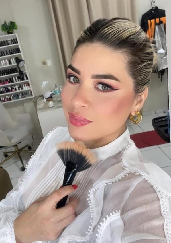 Popular / ¡Recientemente premiada, y ahora miembro de club de mujeres!