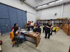 AUDIO: Bloquean la comercialización de armas y municiones a Camping 44 - Periodísticamente - ABC Color