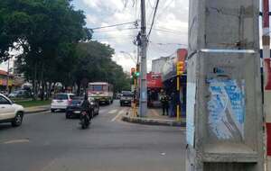 Nuevo semáforo regula tráfico en peligroso cruce •