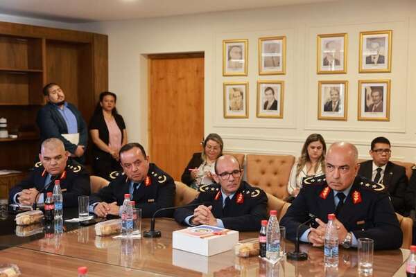 Comisión del Senado dictamina por  aprobar ascensos policiales de “polígrafo” - Política - ABC Color