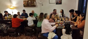 Pizzería artesanal usa tatakua para ayuda a niños