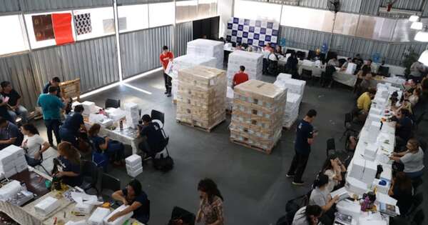La Nación / Arrancó la preparación de kits escolares para 2026