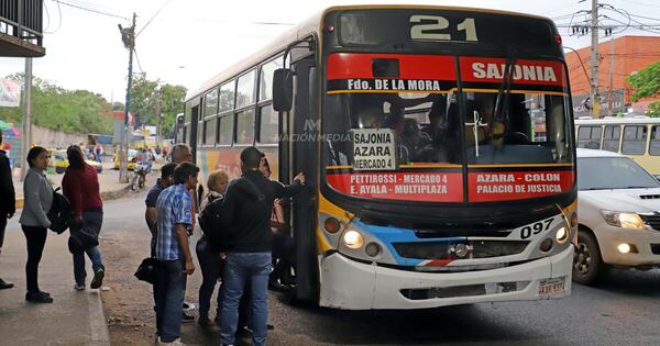 La Nación / Huelga de choferes: exitoso plan de contingencia palía falta de buses