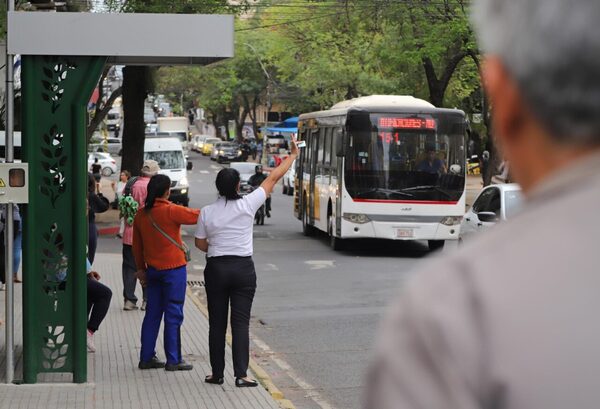 Piden tolerancia a empleadores ante llegadas tardías por huelga de choferes | Unicanal