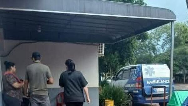 Joven muere alcanzado por un rayo mientras usaba su celular