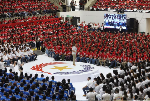 Convocan a jóvenes a postularse para 5.000 becas universitarias