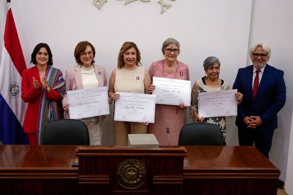 Maestros del Arte: El Cabildo distinguió a cinco referentes de la cultura