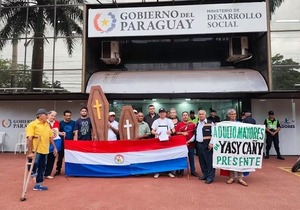 Protestan frente al MDS por bloqueo a varios adultos mayores - Portal Digital Cáritas Universidad Católica