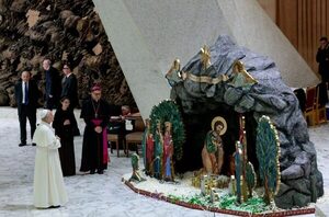 El Papa León XIV llama a la paz y la esperanza ante el pesebre - Portal Digital Cáritas Universidad Católica