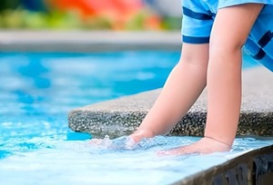 Tragedia en granja familiar: niños cayeron a una piscina y uno falleció - trece