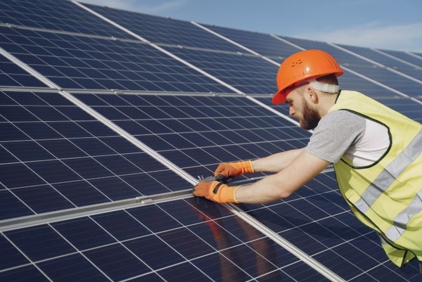 Revolución solar en Paraguay: Nueva ley permite a ciudadanos generar y vender energía a la ANDE y reducir drásticamente la fa