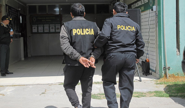 Condenan a 17 años de cárcel tres policías acusados de violar a una mujer trans en comisaría
