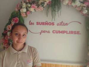 Premian a joven  santaniana como mejor emprendedora del año 2025 - Nacionales - ABC Color