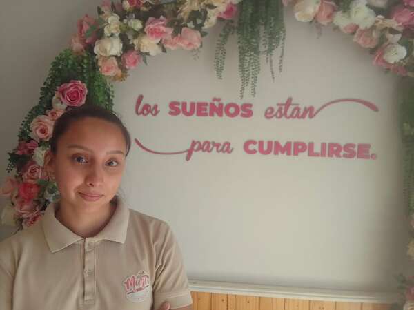 Premian a joven  santaniana como mejor emprendedora del año 2025 - Nacionales - ABC Color