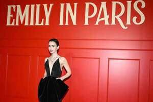 De Lily Collins a Ashley Park, te mostramos las fotos de las estrellas en la premier de “Emily en París” - Gente - ABC Color